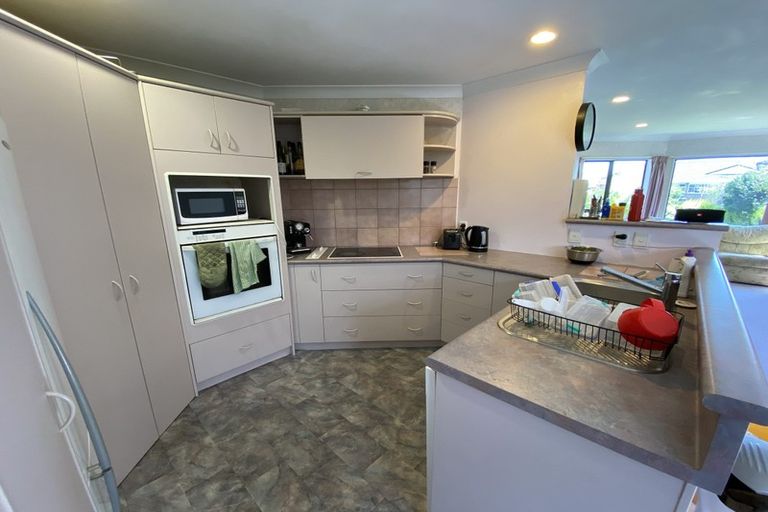 Photo of property in 25 Rosebank Avenue, Kelvin Grove, Palmerston North, 4414