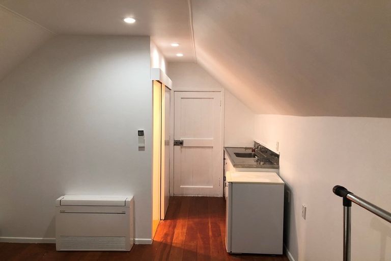 Photo of property in 22 Espin Crescent, Karori, Wellington, 6012