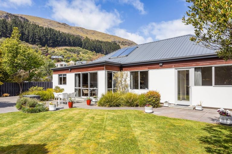 Photo of property in 1/3 Sumnervale Drive, Sumner, Christchurch, 8081