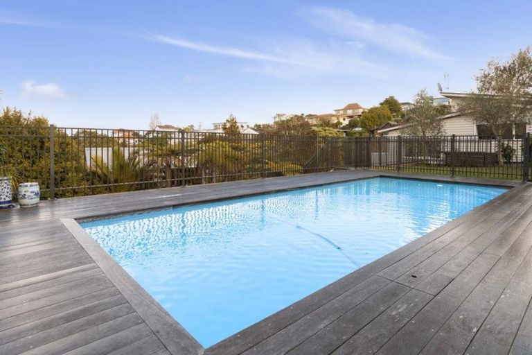Photo of property in 38 Parr Terrace, Castor Bay, Auckland, 0620