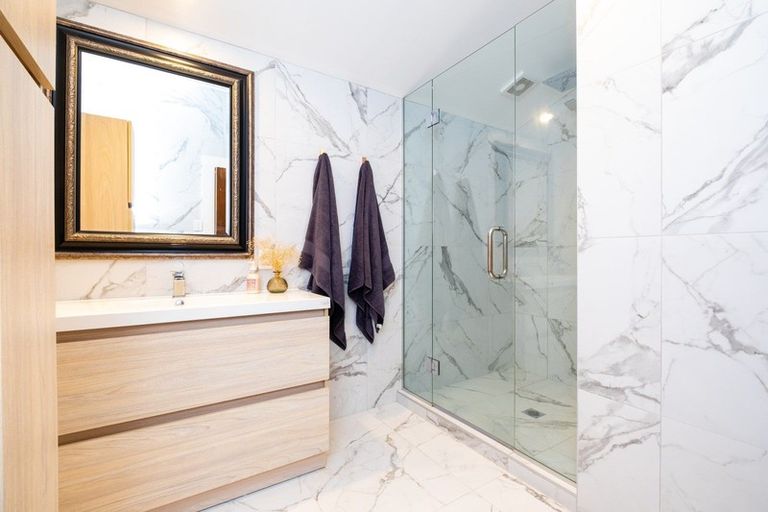 Photo of property in 15 Lawrence Road, Hospital Hill, Napier, 4110