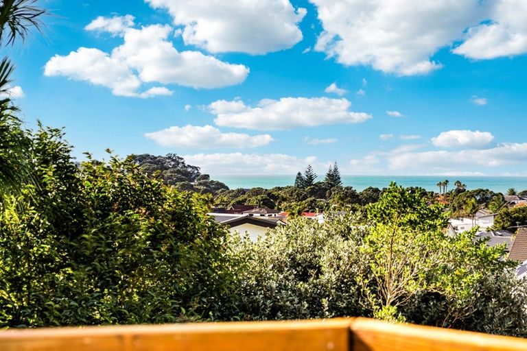 Photo of property in 16 Halldene Terrace, Red Beach, 0932