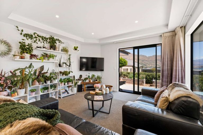 Photo of property in 16 Scurr Terrace, Wanaka, 9305