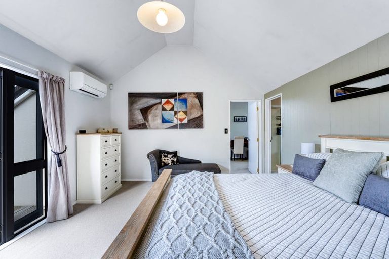 Photo of property in 35a Picasso Drive, West Harbour, Auckland, 0618