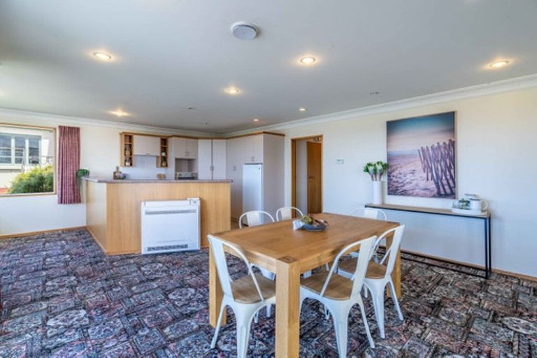 Photo of property in 12 Osborne Street, Riverton/aparima, Riverton, 9822