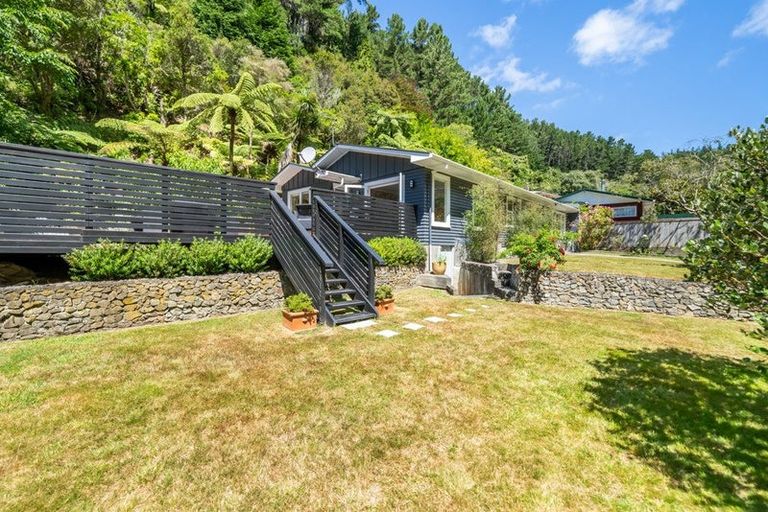 Photo of property in 139 Pinehaven Road, Pinehaven, Upper Hutt, 5019