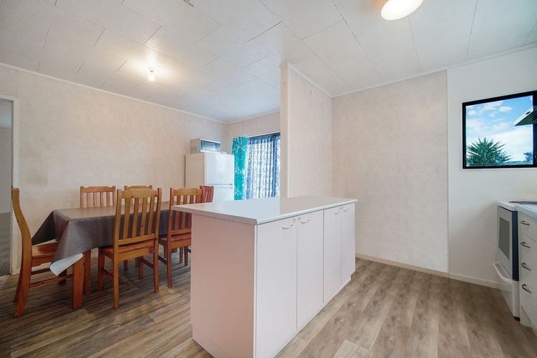 Photo of property in 70 Burundi Avenue, Clendon Park, Auckland, 2103