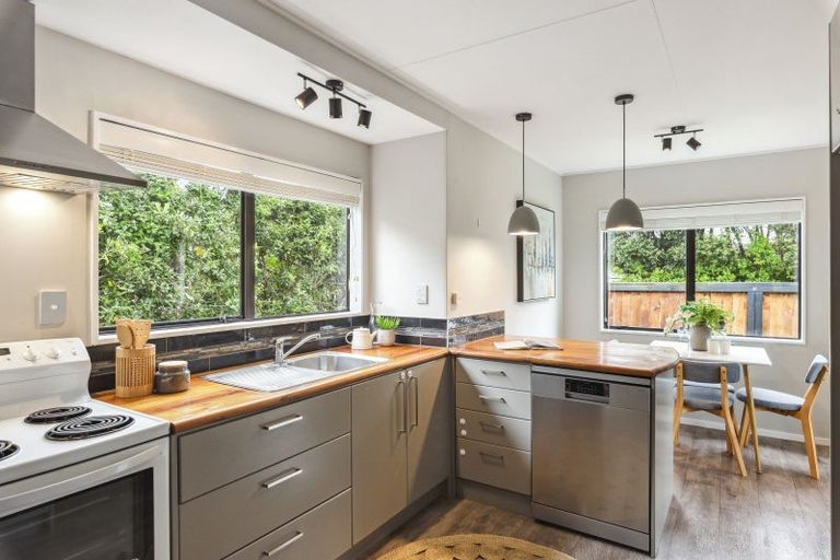 Photo of property in 6 Jane Street, Waikanae Beach, Waikanae, 5036