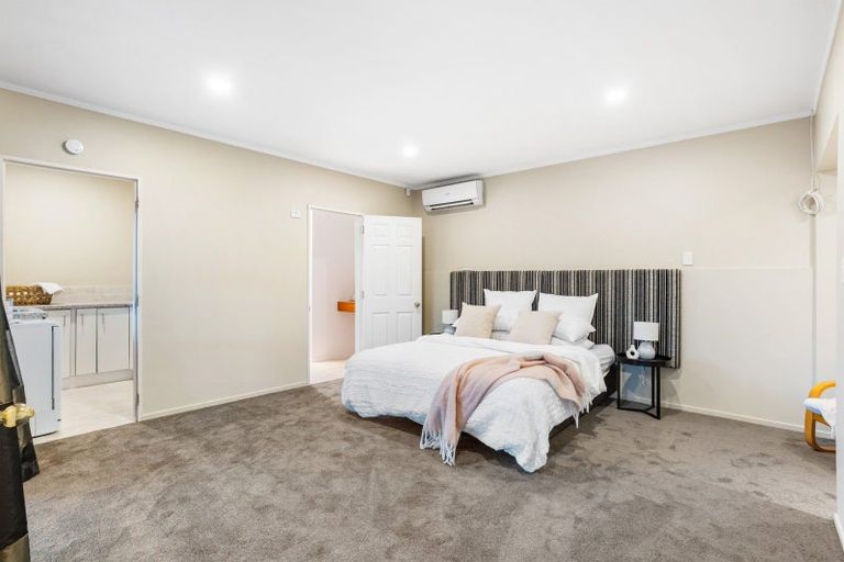 Photo of property in 13a Cliff View Drive, Green Bay, Auckland, 0604
