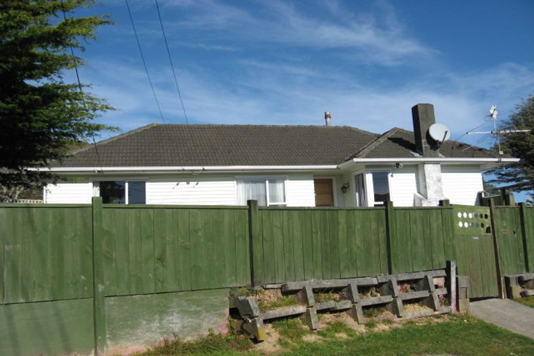 Photo of property in 32 Ruthven Road, Wainuiomata, Lower Hutt, 5014