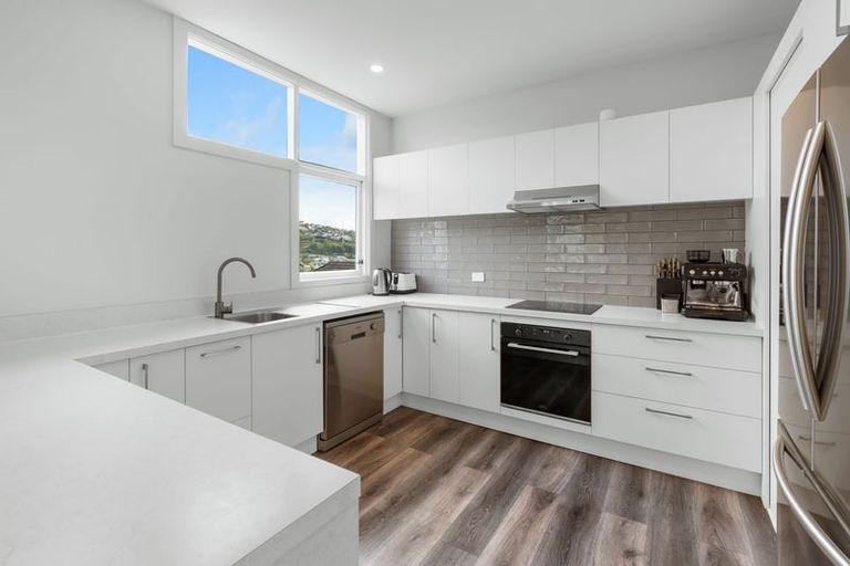 Photo of property in 33 Easther Crescent, Kew, Dunedin, 9012