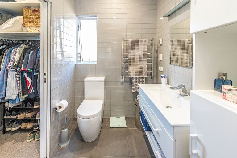 Photo of property in 2 Tarata Street, Saint Johns Hill, Whanganui, 4501