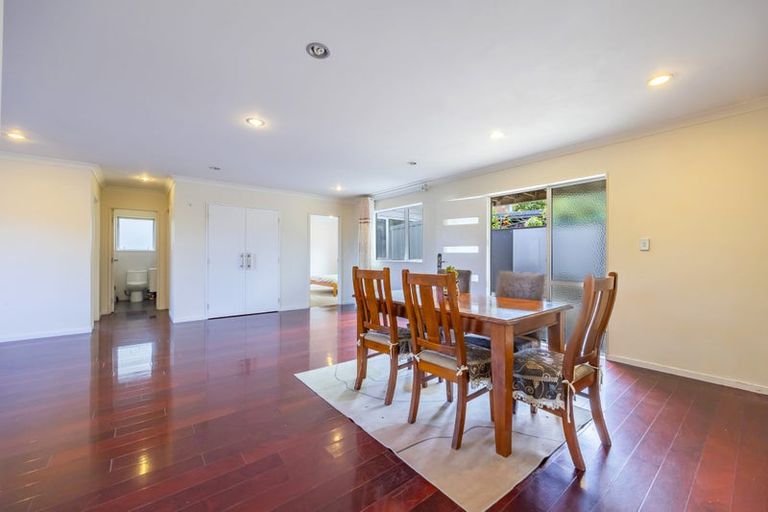 Photo of property in 22 Merriefield Avenue, Forrest Hill, Auckland, 0620