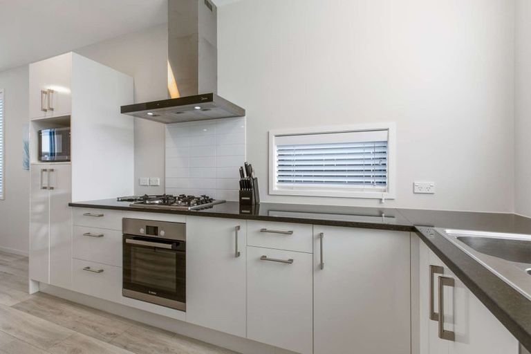 Photo of property in 2 Courage Road, Papakura, 2110