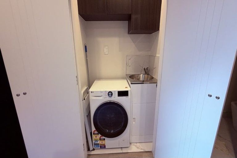 Photo of property in 4/47 Beach Road, Te Atatu Peninsula, Auckland, 0610