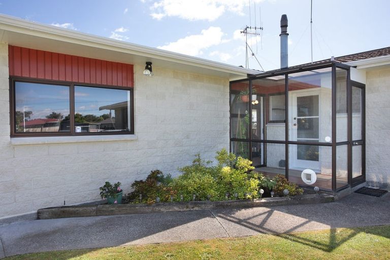 Photo of property in 8 Mansell Crescent, Bulls, 4818