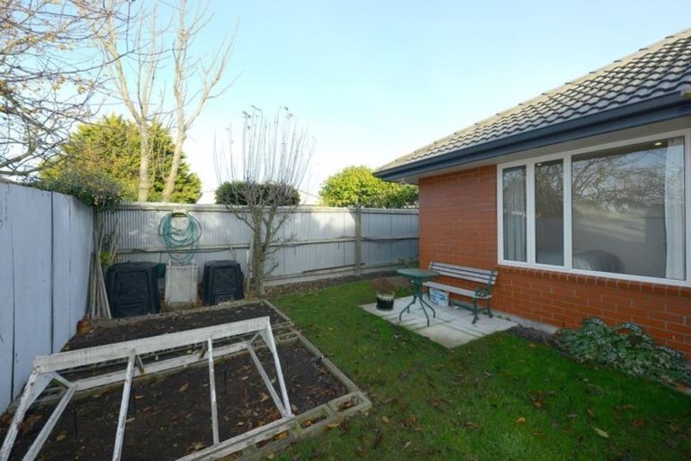 Photo of property in 2/74 Russley Road, Russley, Christchurch, 8042