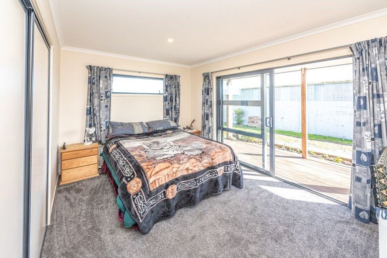 Photo of property in 12 Beaumaris Avenue, Castlecliff, Whanganui, 4501