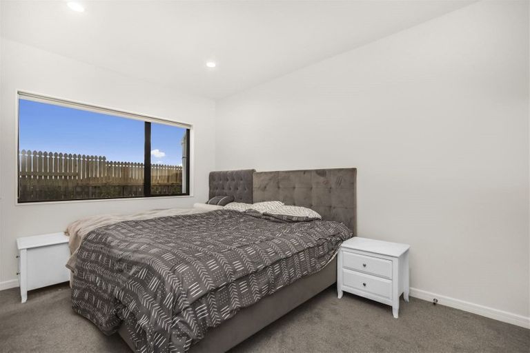 Photo of property in 2 Barrique Road, Kumeu, 0810