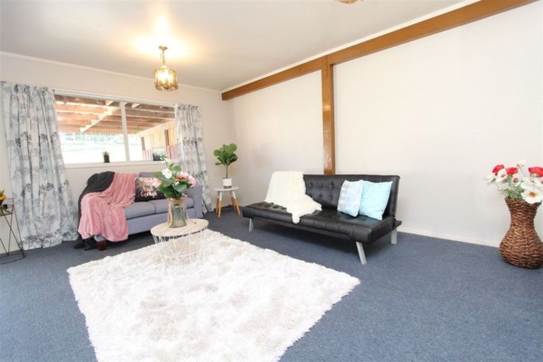 Photo of property in 18 Hollydale Grove, Churton Park, Wellington, 6037