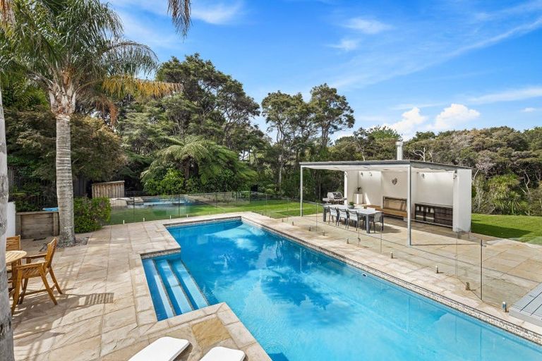 Photo of property in 160 Schnapper Rock Road, Schnapper Rock, Auckland, 0632