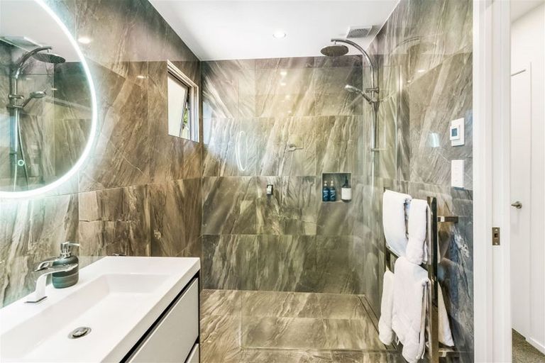 Photo of property in 63 Lynn Road, Bayview, Auckland, 0629