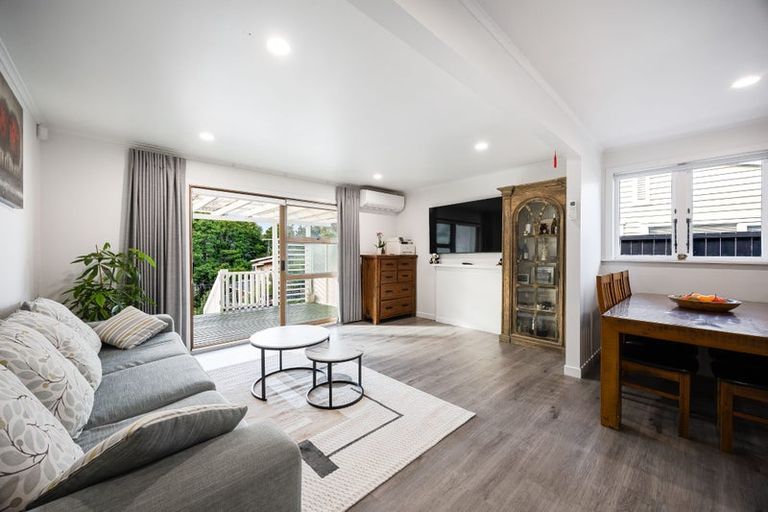 Photo of property in 40 Pupuke Road, Hillcrest, Auckland, 0627