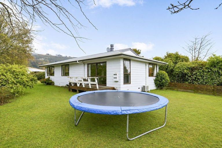 Photo of property in 6 Luke Place, Fairy Springs, Rotorua, 3015