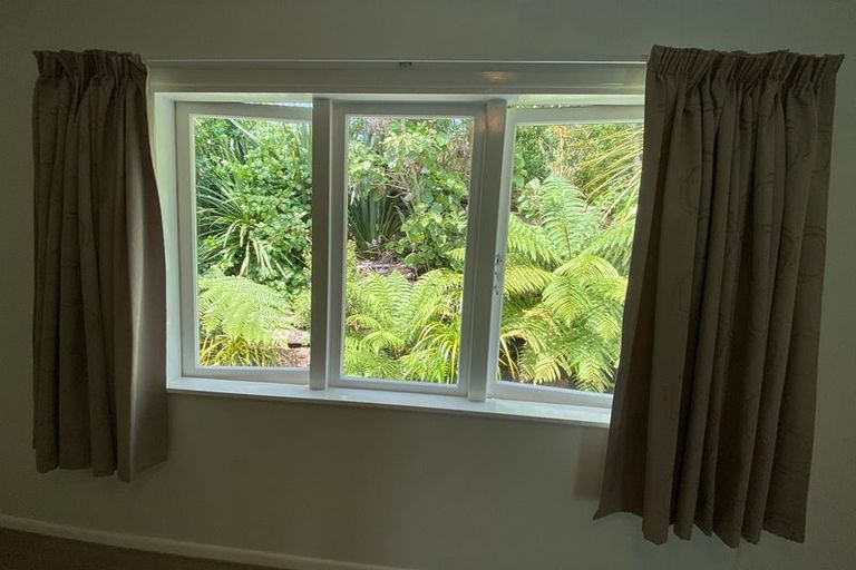 Photo of property in 64 Newlands Road, Newlands, Wellington, 6037