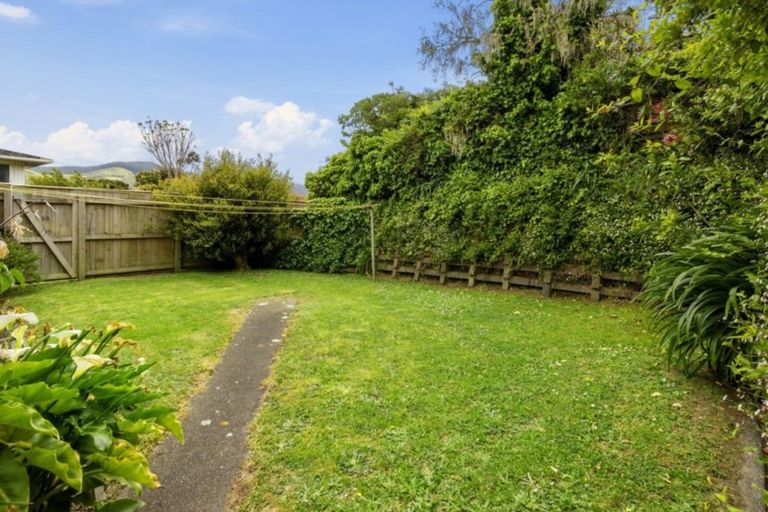 Photo of property in 8b Florio Terrace, Tawa, Wellington, 5028