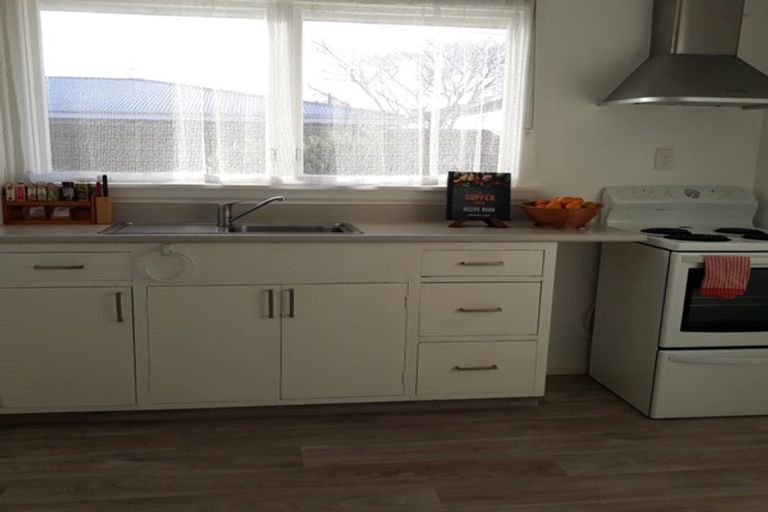 Photo of property in 4/9 Curletts Road, Sockburn, Christchurch, 8042