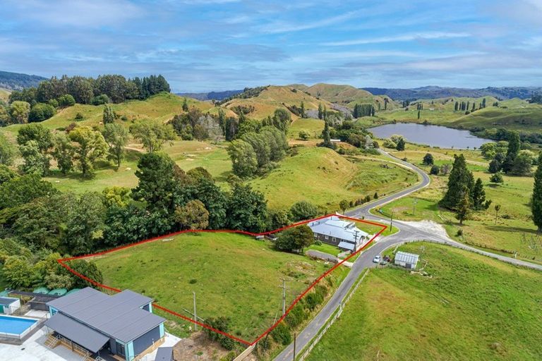 Photo of property in 2 School Road, Tiniroto, Manutuke, 4078