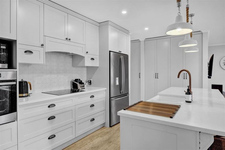 Photo of property in 8 The Terrace, Bell Block, New Plymouth, 4312