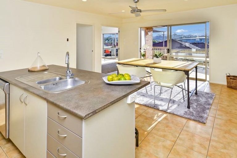 Photo of property in 14 Nimstedt Avenue, Oteha, Auckland, 0632