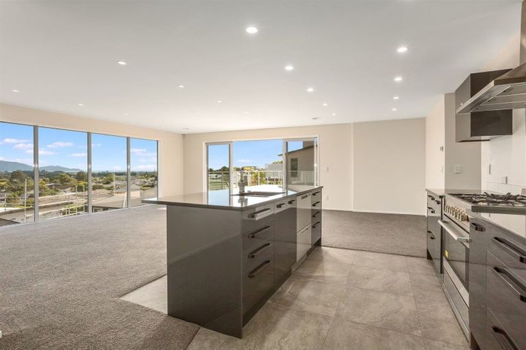 Photo of property in 64 Kakariki Grove, Waikanae, 5036