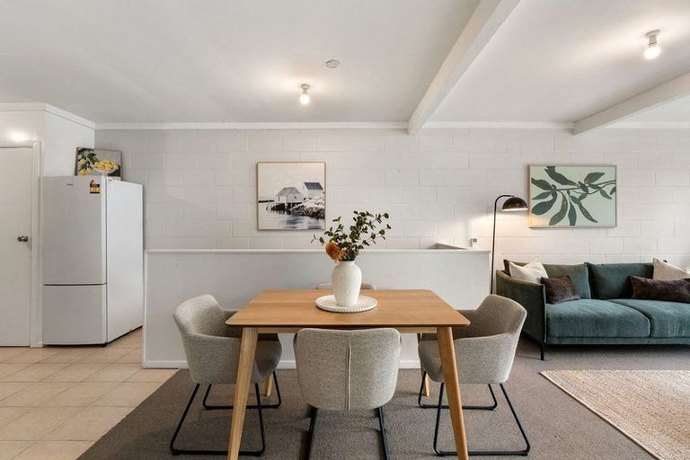 Photo of property in 1/15 Bloomsbury Grove, Newlands, Wellington, 6037