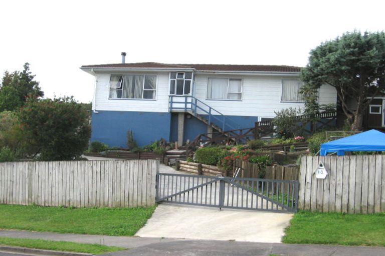 Photo of property in 2/2 Hueglow Rise, West Harbour, Auckland, 0618