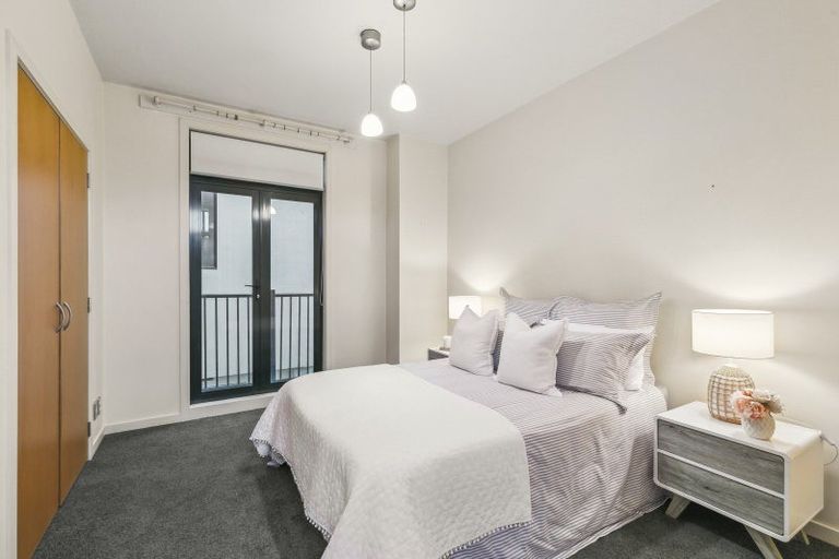 Photo of property in Endeavour Apartments, 8/125 Thorndon Quay, Pipitea, Wellington, 6011