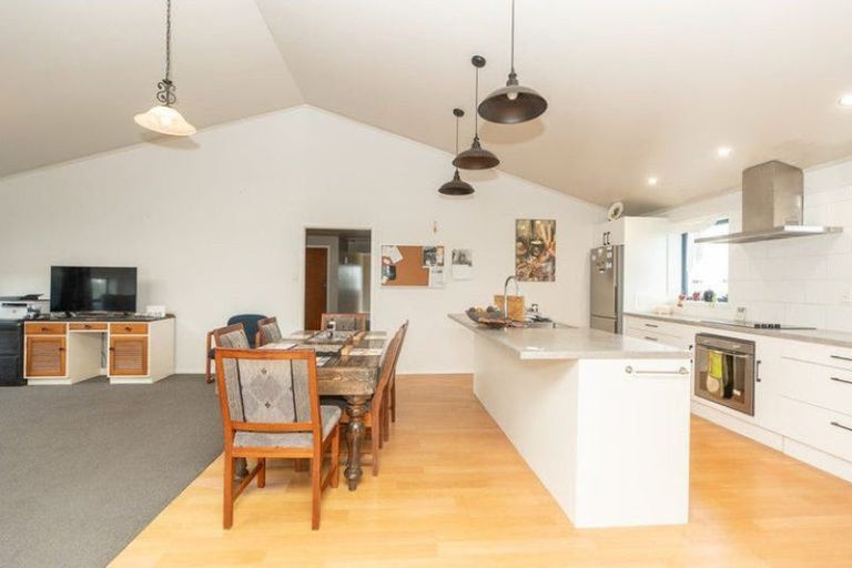 Photo of property in 802 Tuhikaramea Road, Ngahinapouri, Hamilton, 3290