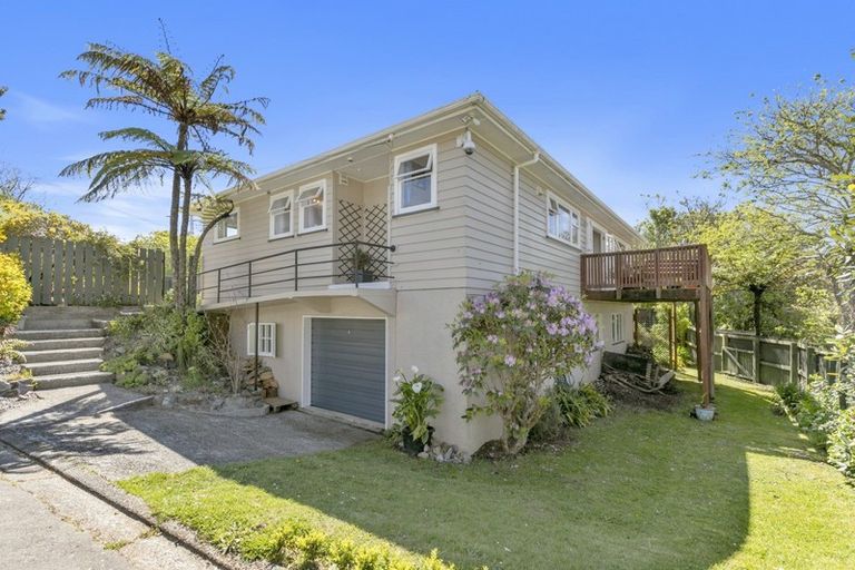 Photo of property in 102 Normandale Road, Normandale, Lower Hutt, 5010