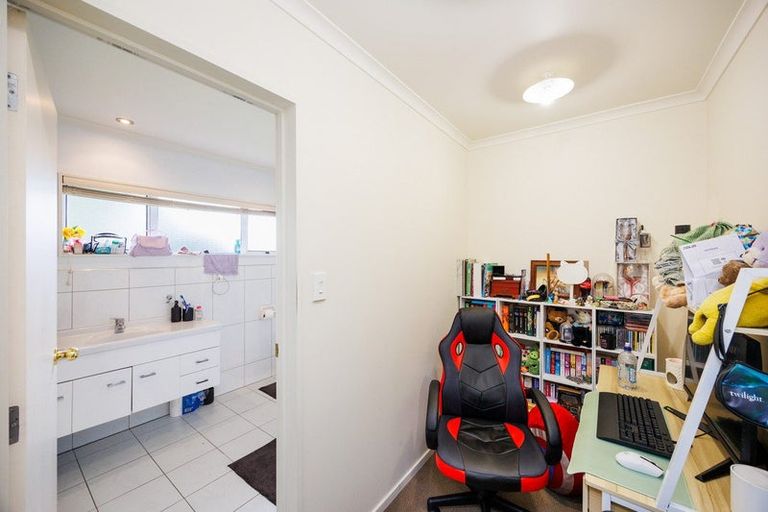 Photo of property in 31 Strachan Way, Highbury, Palmerston North, 4412