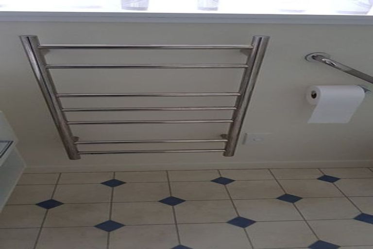 Photo of property in 38a Sunnynook Road, Sunnynook, Auckland, 0620