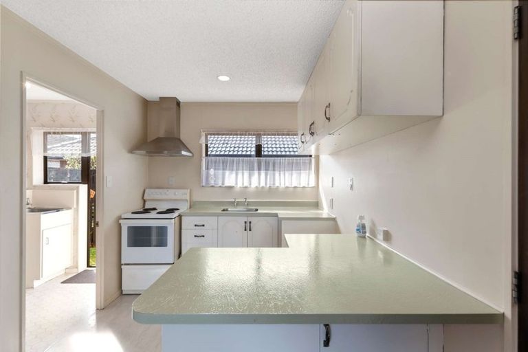 Photo of property in 2/10 Wellington Street, Papakura, 2110