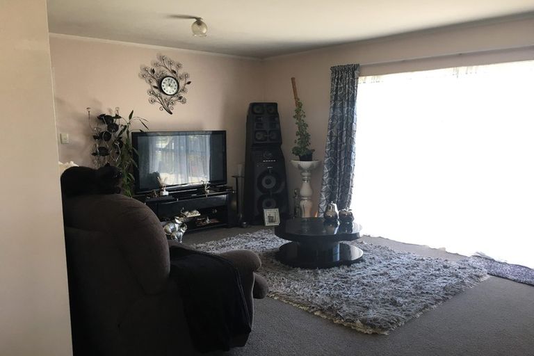 Photo of property in 34 Tudor Road, Henderson, Auckland, 0610