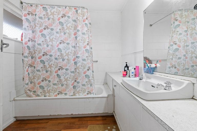 Photo of property in 1/57 Orams Road, Hillpark, Auckland, 2102