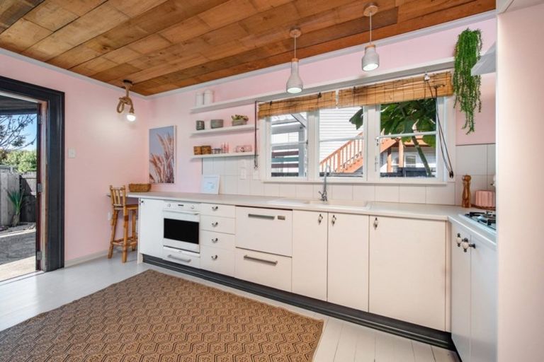 Photo of property in 72 Ocean Road, Paraparaumu Beach, Paraparaumu, 5032