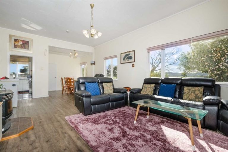 Photo of property in 130 Te Pua School Road, Helensville, 0875