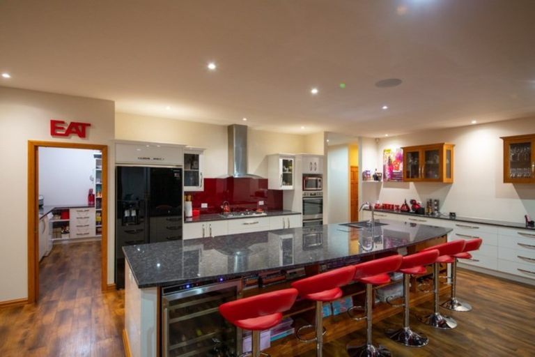 Photo of property in 51 Tutakarae Road, Kelvin Grove, Palmerston North, 4470