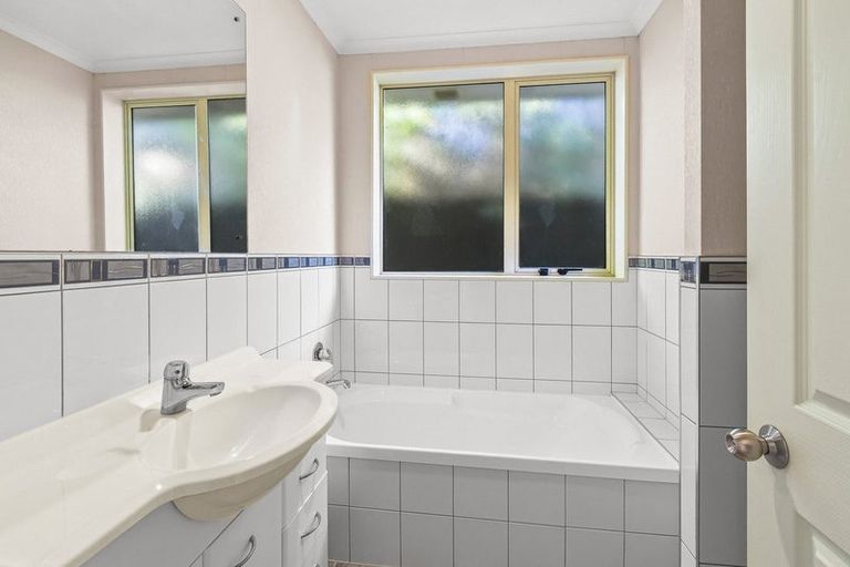 Photo of property in 6 Richard Halse Drive, Manurewa, Auckland, 2105