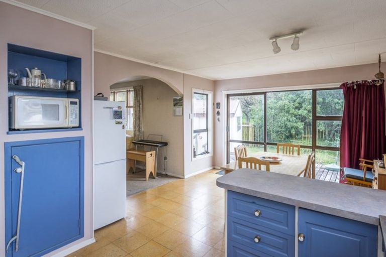 Photo of property in 11 Atarau Grove, Paraparaumu, 5032